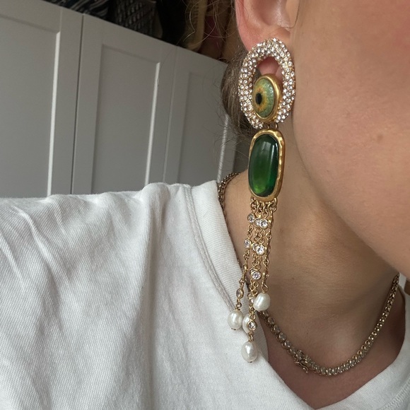 Schiaparelli green eye pearl drop earrings - Picture 9 of 9